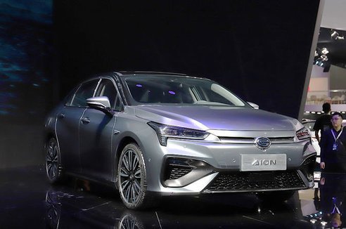 續航超500km 廣汽新能源全新純電動轎車AION · S亮相