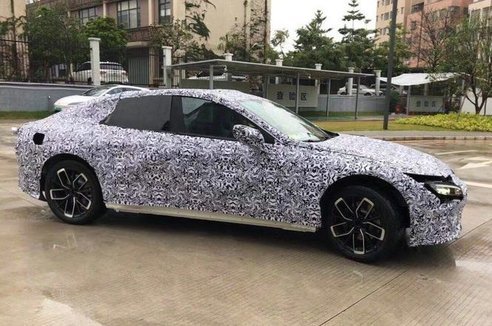 小鵬新車曝光！溜背造型B級(jí)轎車或命名G5