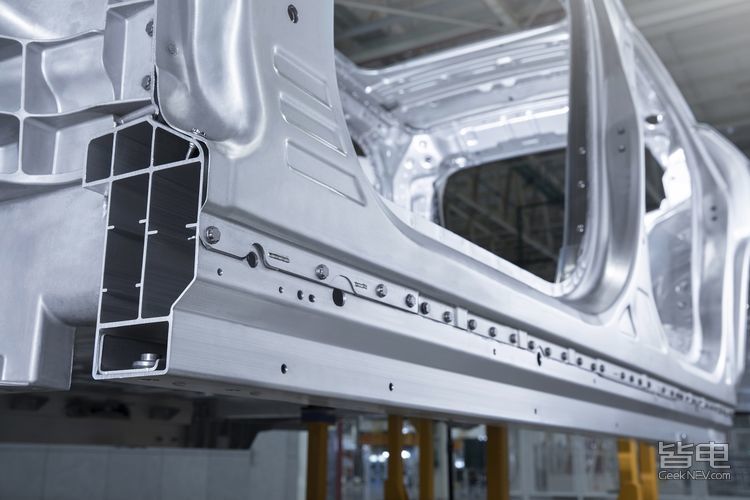 蔚来ES8安全性到底如何？碰撞测试后终于有了答案