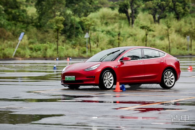 特斯拉性能驾驶学院广州站 场地体验Model 3