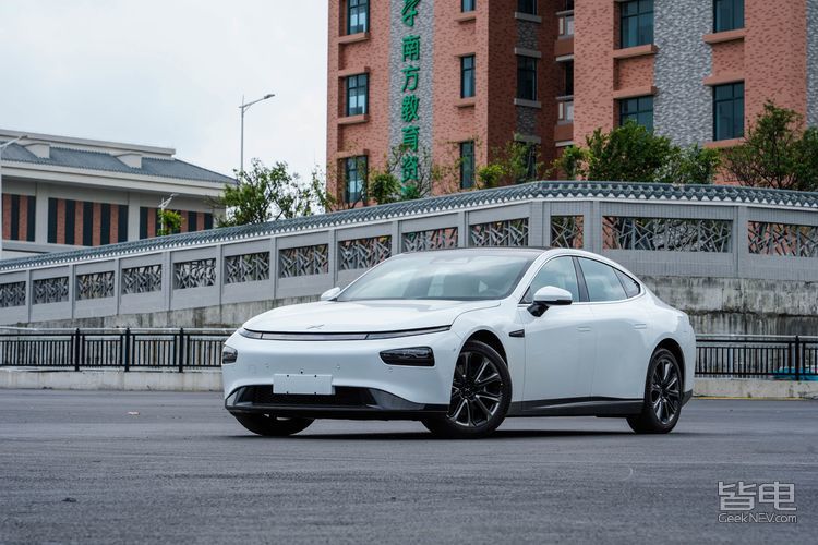 小鹏P7