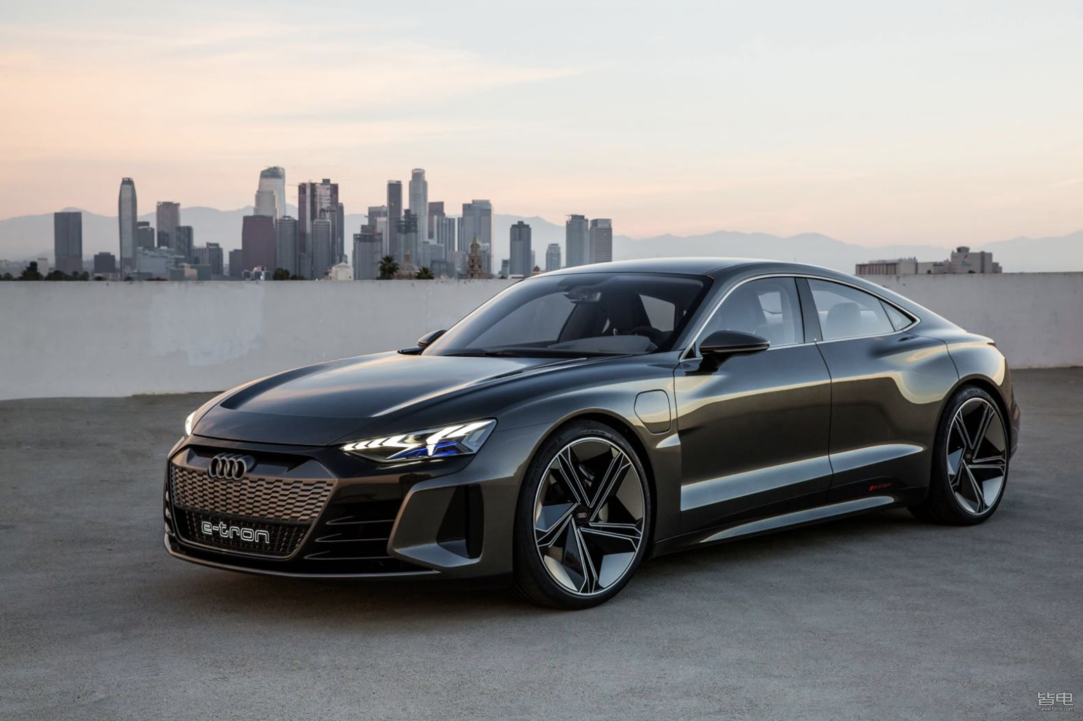 3.5s破百，取代R8？解密奥迪最强电动车e-tron GT