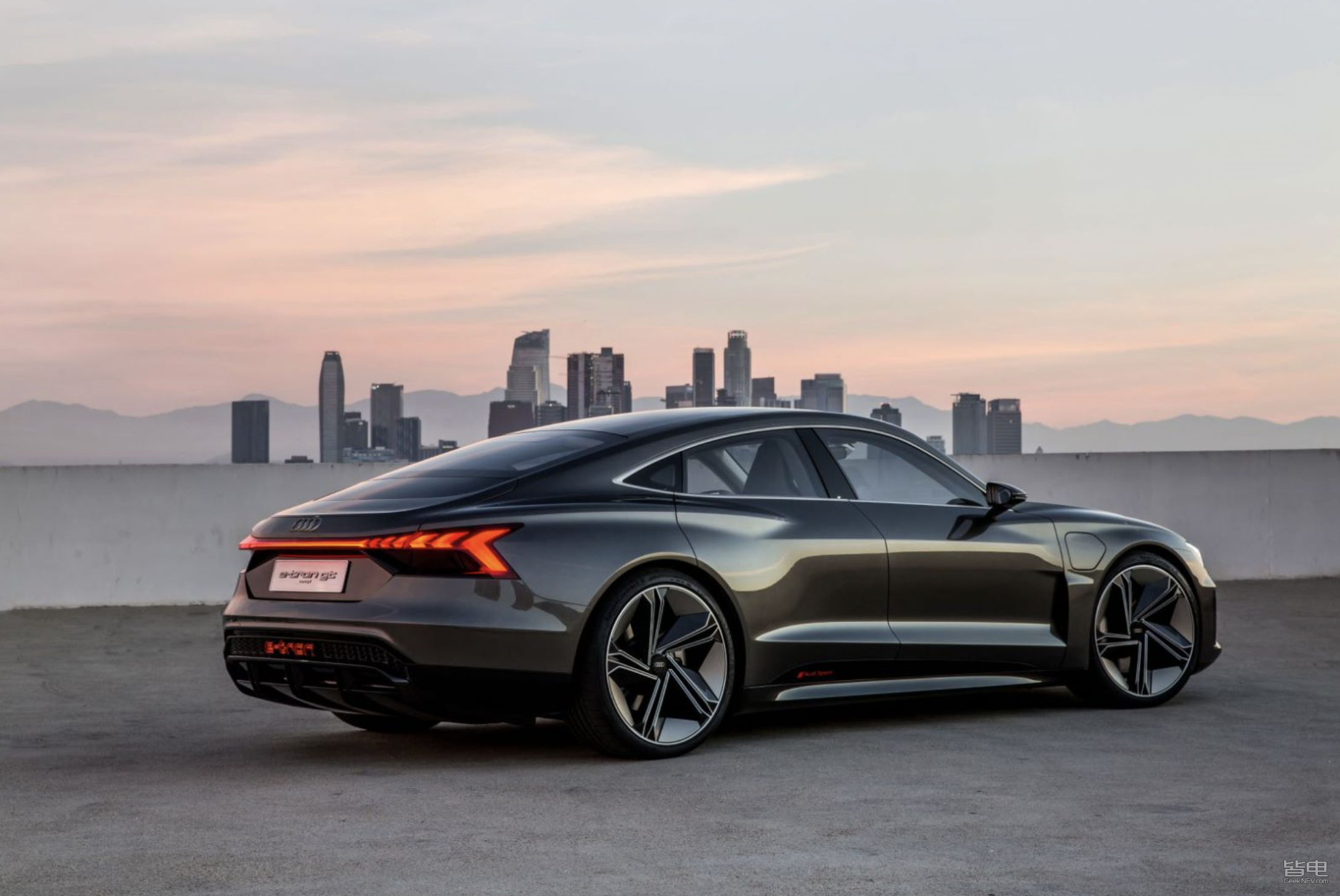 3.5s破百，取代R8？解密奥迪最强电动车e-tron GT