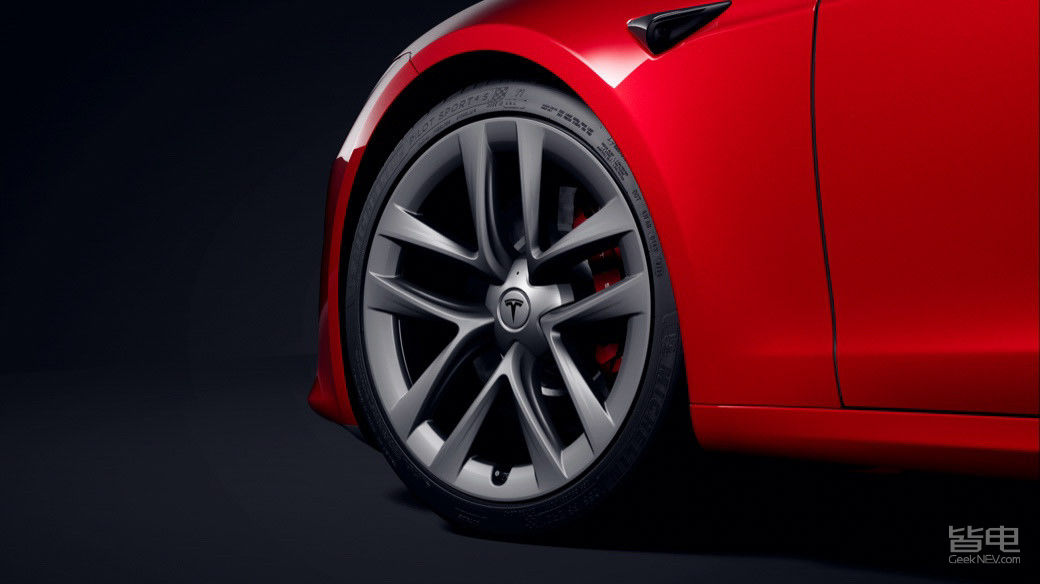 新款特斯拉Model S/X发布 内饰改动大最快三季度交付
