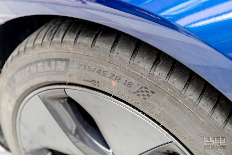 试驾特斯拉model 3:有趣的灵魂四千多斤