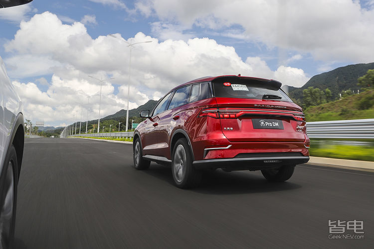 抢先试驾比亚迪宋pro dm!4.7s破百的全新大五座suv