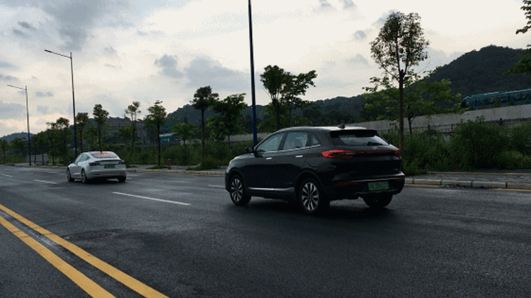 雅阁混动起步动作不能跟随靶车有些不足,不过其他三个步骤都能够