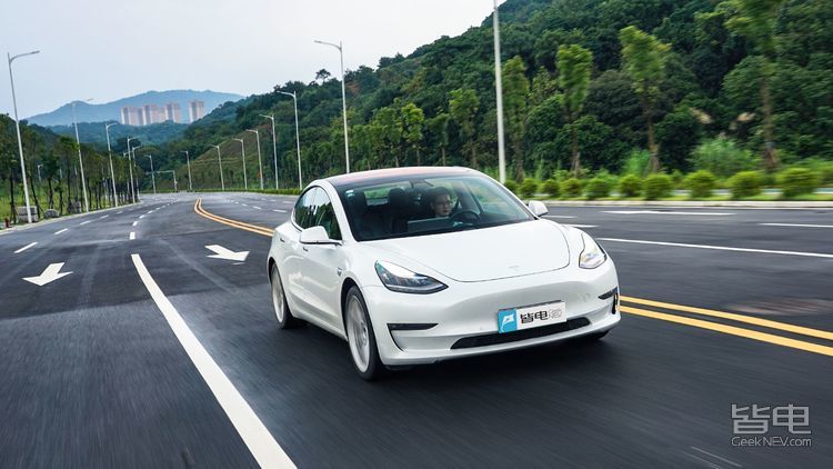 媲美超跑的体验 特斯拉Model 3 全驱高性能版深度试驾｜皆电