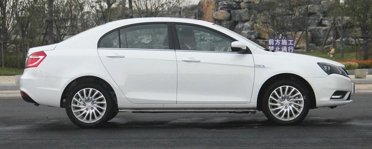 半坡起步下坡時怎樣用離合和剎車