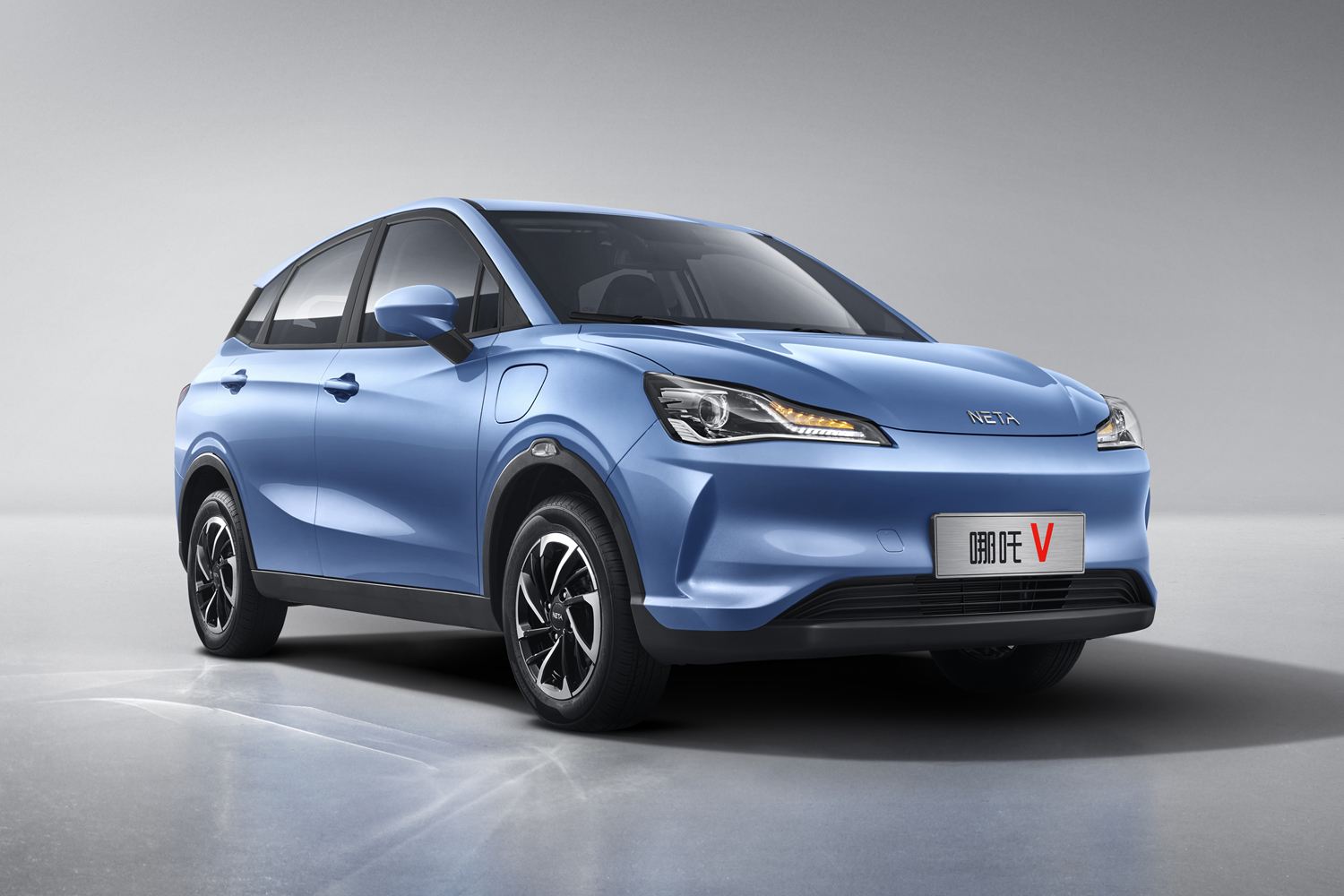 不到6万最高401km哪吒v正式上市